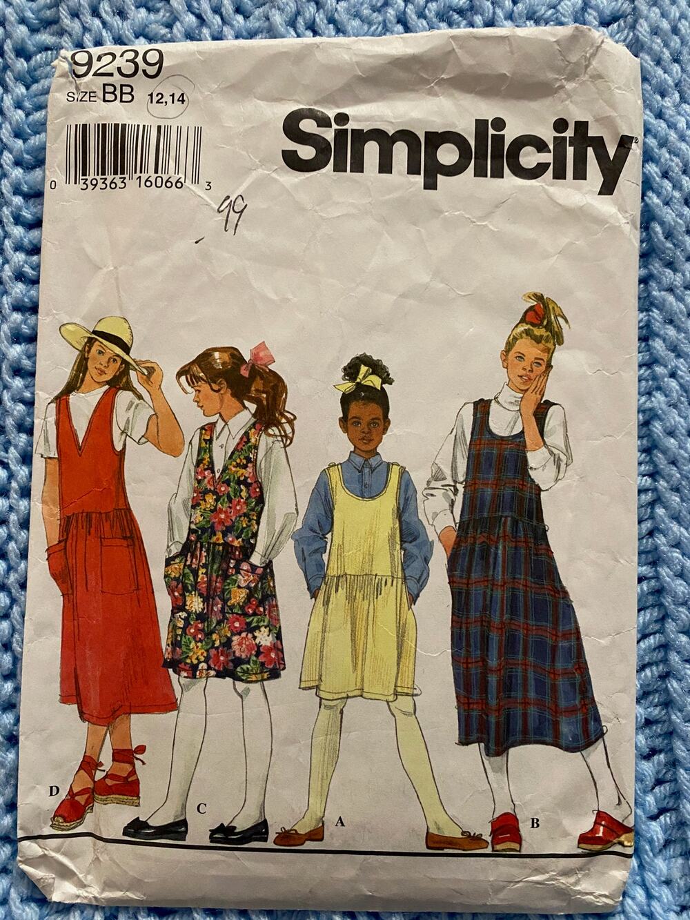 Simplicity sewing pattern  9239 girls jumper